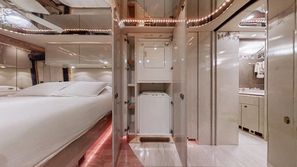 2000 Prevost Featherlite H3-45 Coach - Image 26