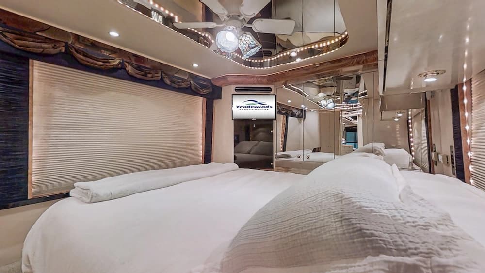 2000 Prevost Featherlite H3-45 Coach - Image 28