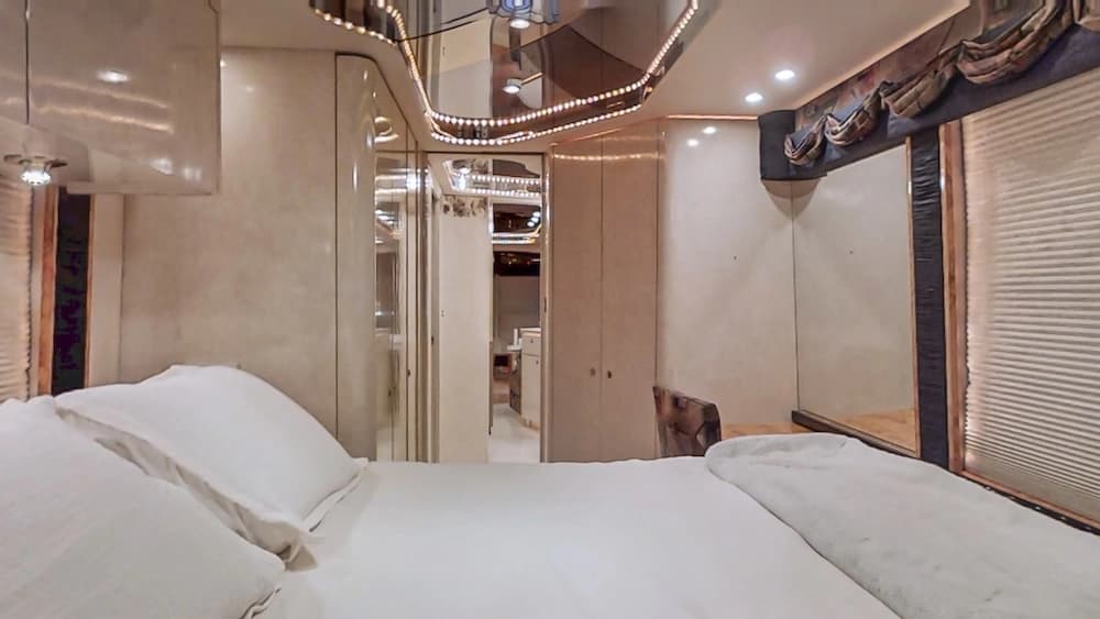 2000 Prevost Featherlite H3-45 Coach - Image 31