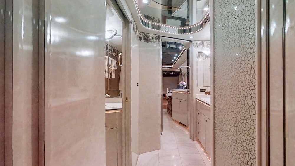 2000 Prevost Featherlite H3-45 Coach - Image 32