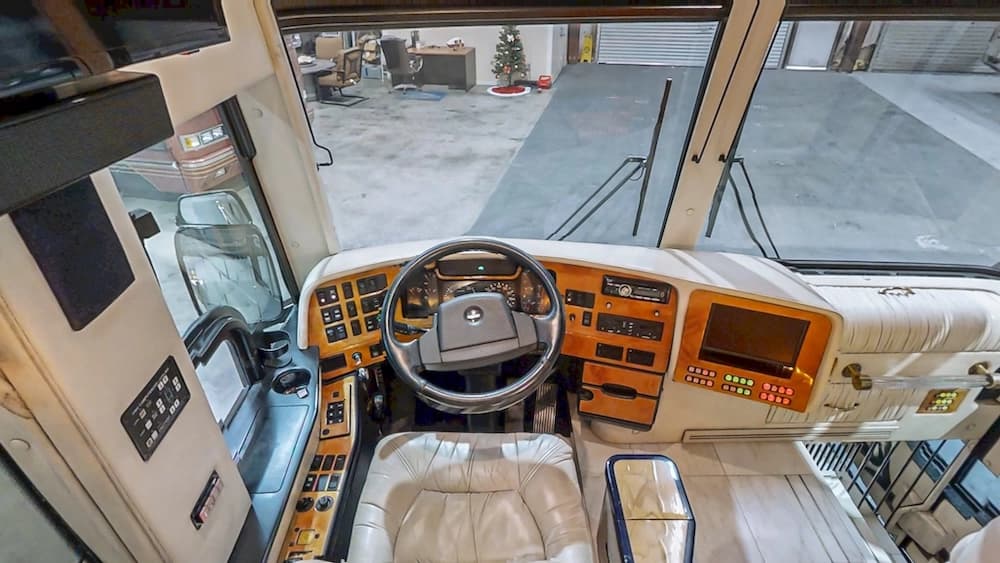 2000 Prevost Featherlite H3-45 Coach - Image 35