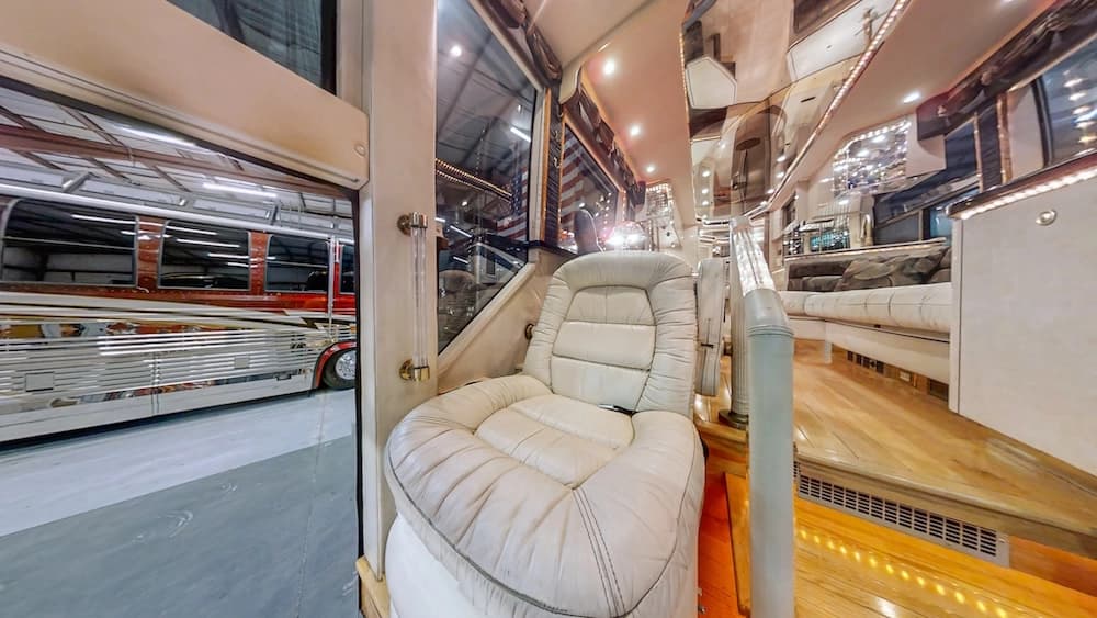 2000 Prevost Featherlite H3-45 Coach - Image 36