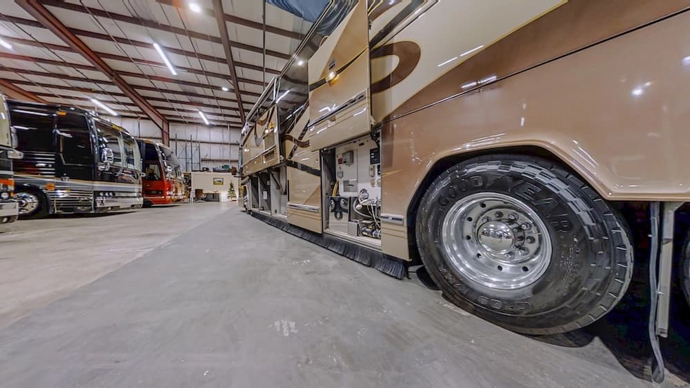 2000 Prevost Featherlite H3-45 Coach - Image 45