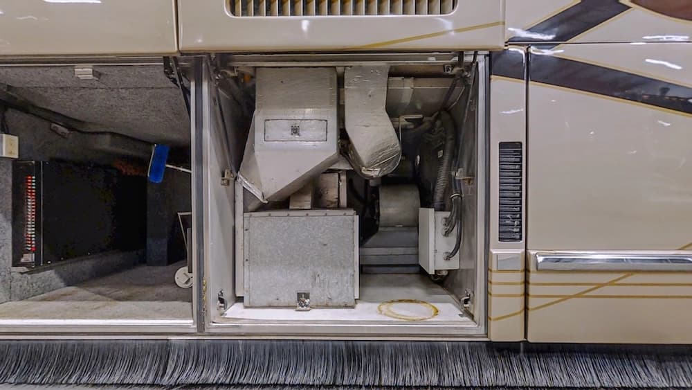 2000 Prevost Featherlite H3-45 Coach - Image 47