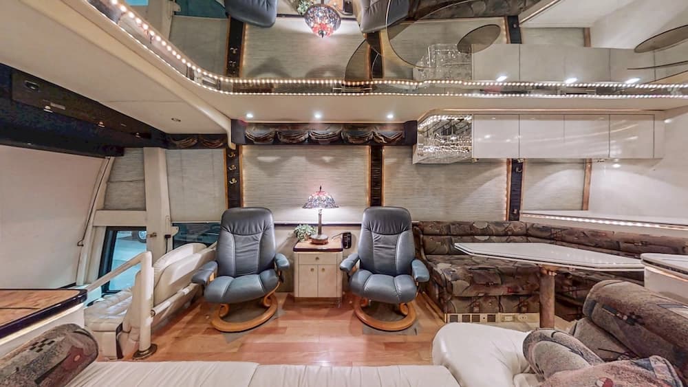 2000 Prevost Featherlite H3-45 Coach - Image 7