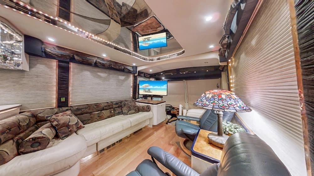 2000 Prevost Featherlite H3-45 Coach - Image 8