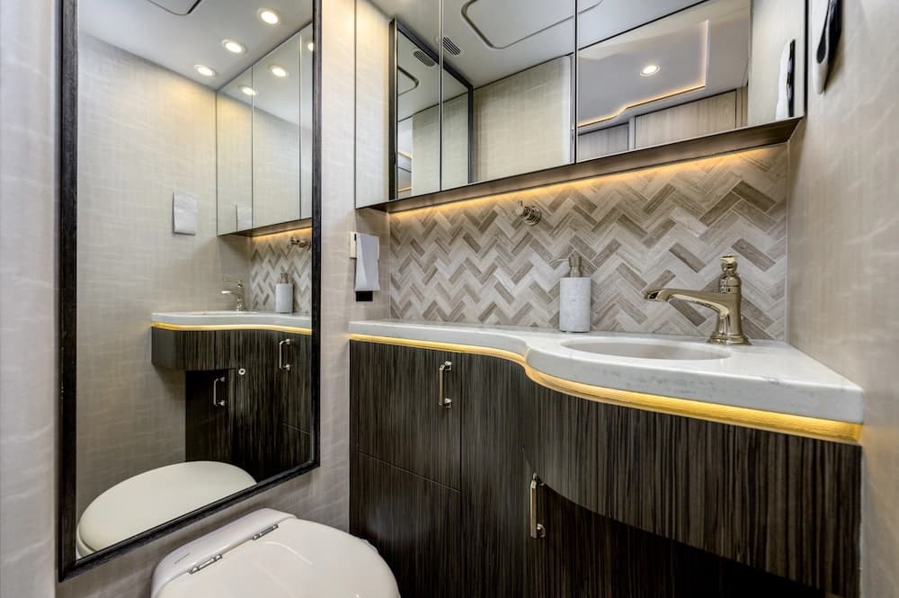 2021 Prevost Marathon H3-45 Motorhome - Image 11