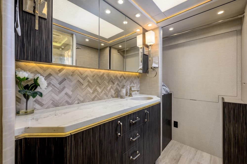 2021 Prevost Marathon H3-45 Motorhome - Image 14