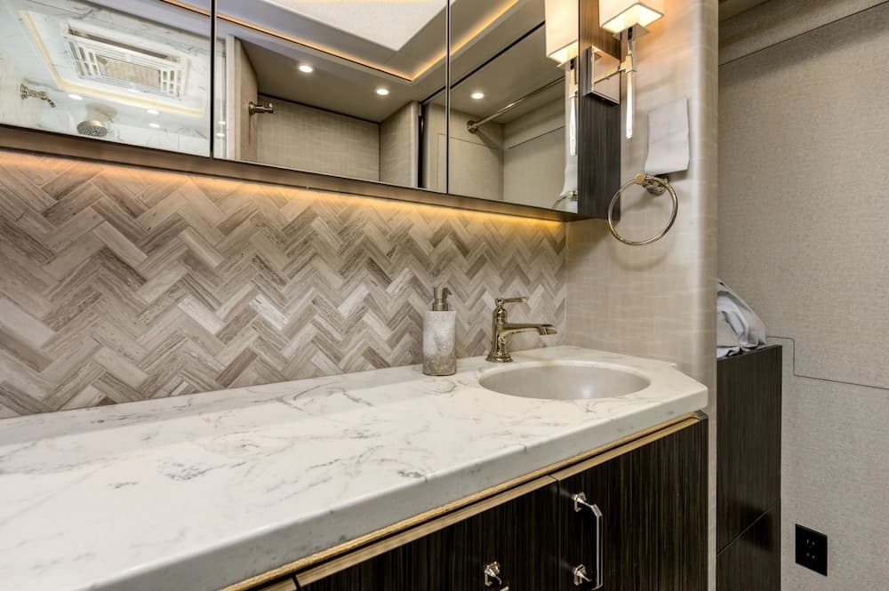 2021 Prevost Marathon H3-45 Motorhome - Image 15