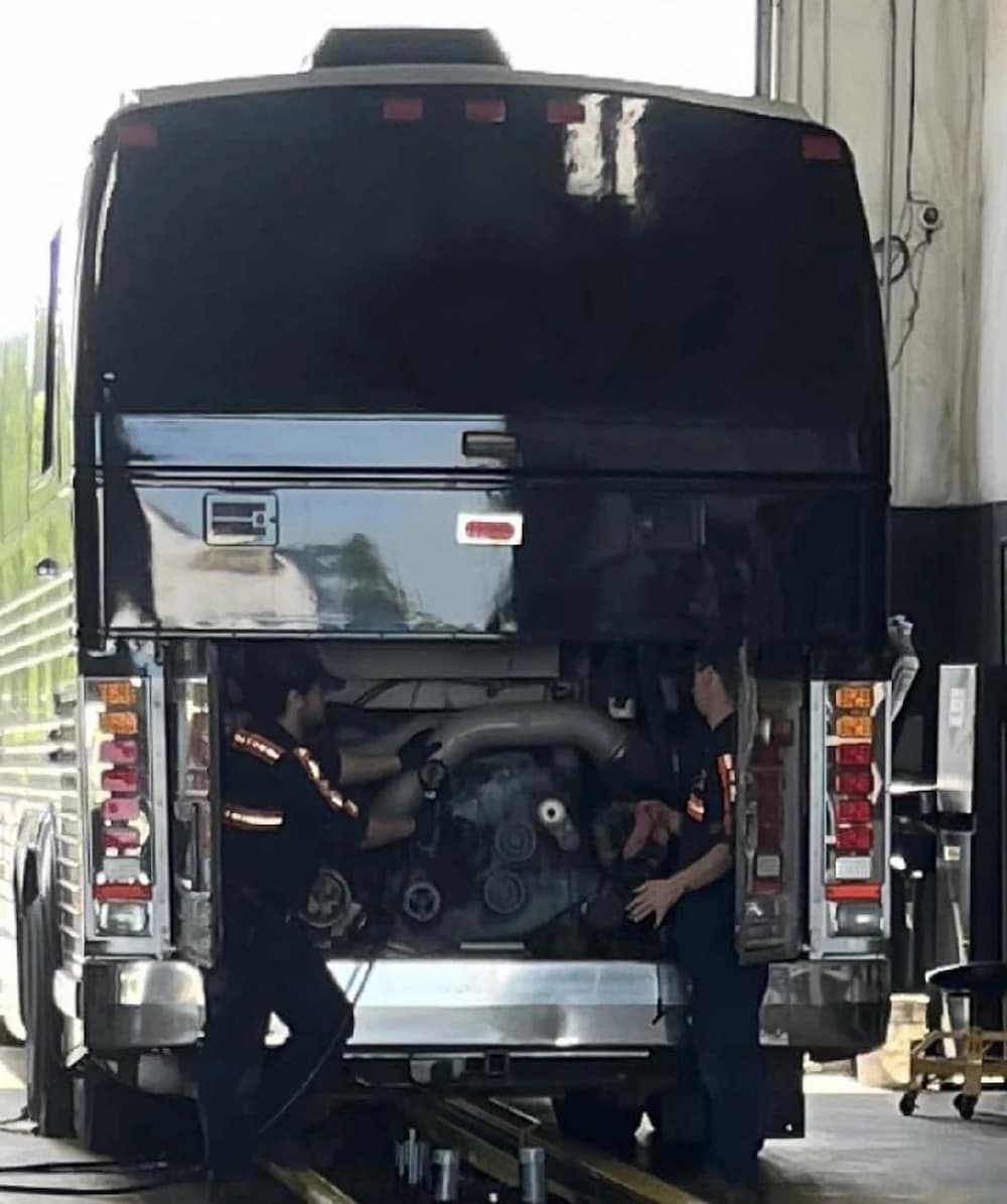 1996 Prevost XL 40 Motorhome - Image 4