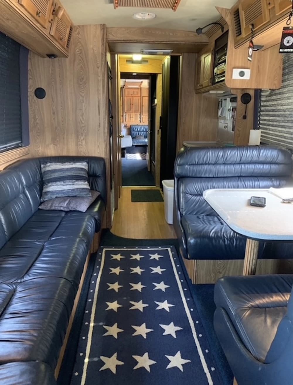 1996 Prevost XL 40 Motorhome - Image 23