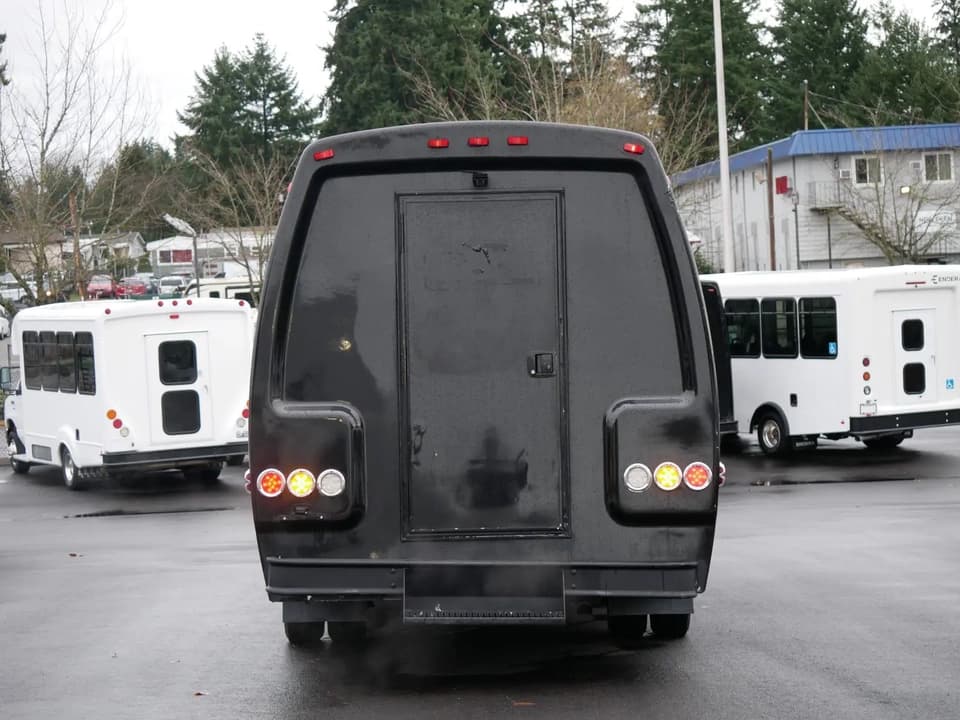 2012 Ford Ameritrans Shuttle Bus - Image 10