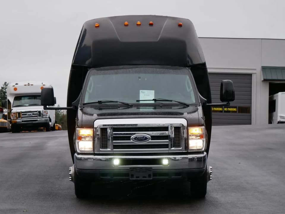 2012 Ford Ameritrans Shuttle Bus - Image 11