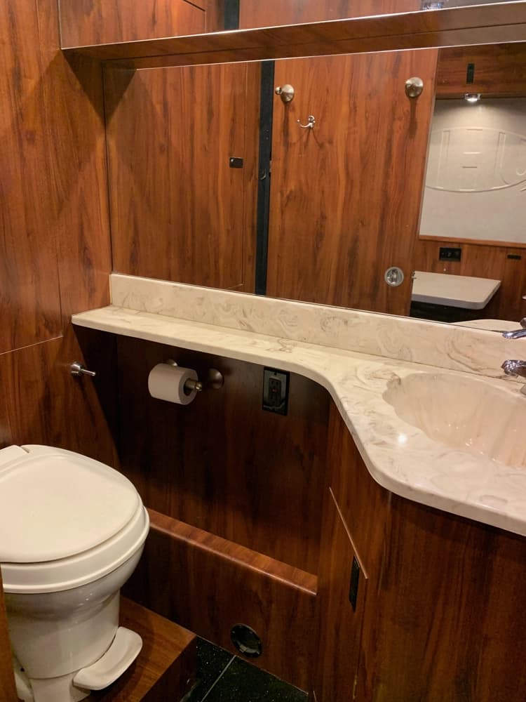 2001 Prevost XLII Coach - Image 16