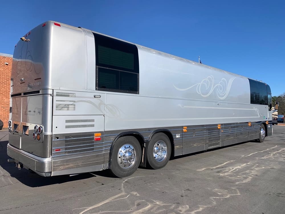 2001 Prevost XLII Coach - Image 3