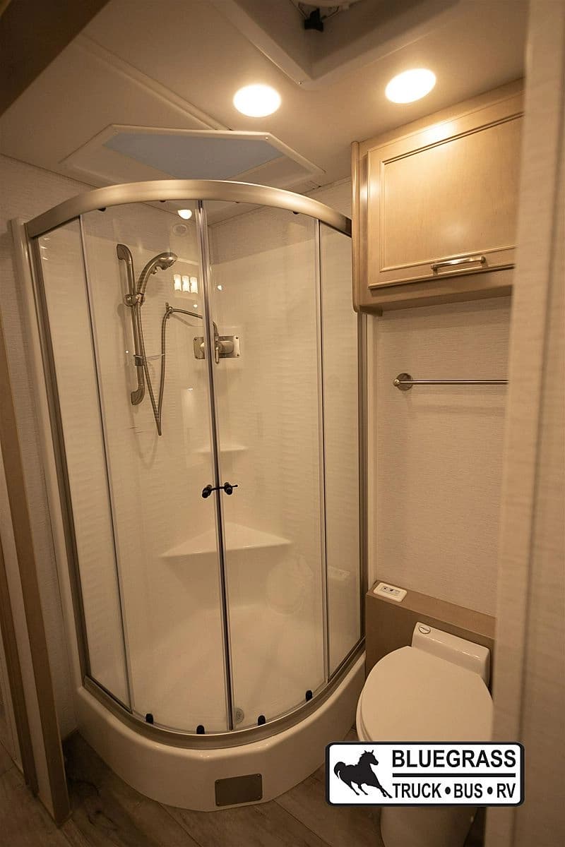 2024 Renegade Verona 36VSB Motorhome - Image 11