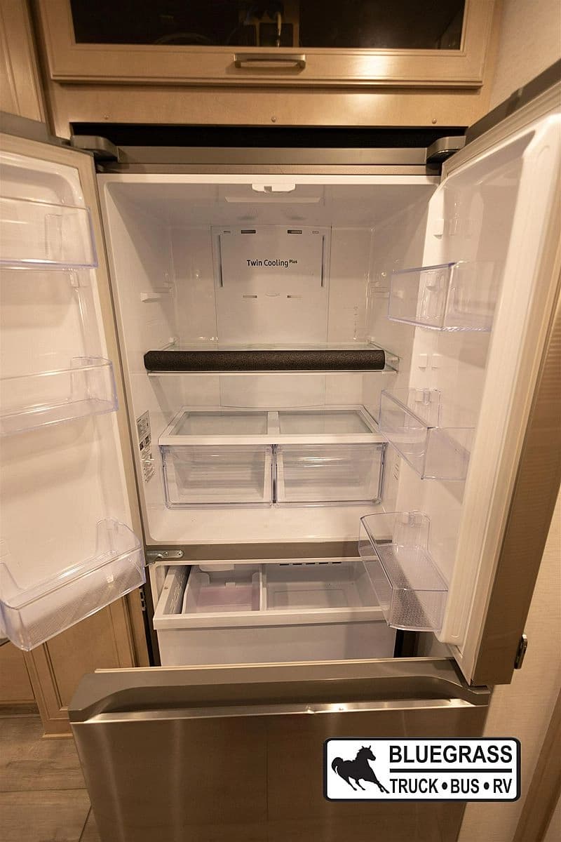 2024 Renegade Verona 36VSB Motorhome - Image 12