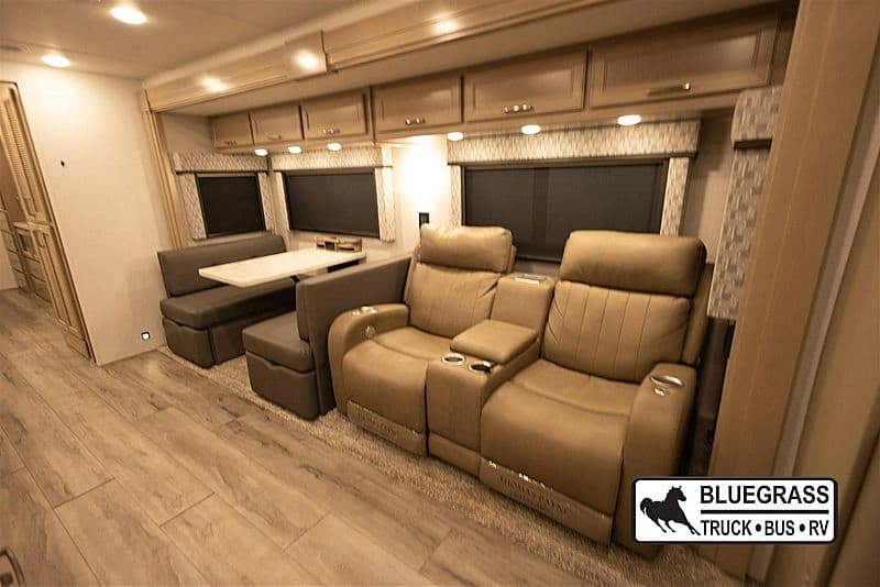 2024 Renegade Verona 36VSB Motorhome - Image 22