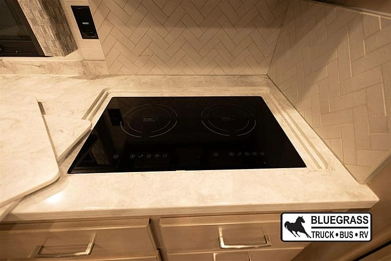 2024 Renegade Verona 36VSB Motorhome - Image 25