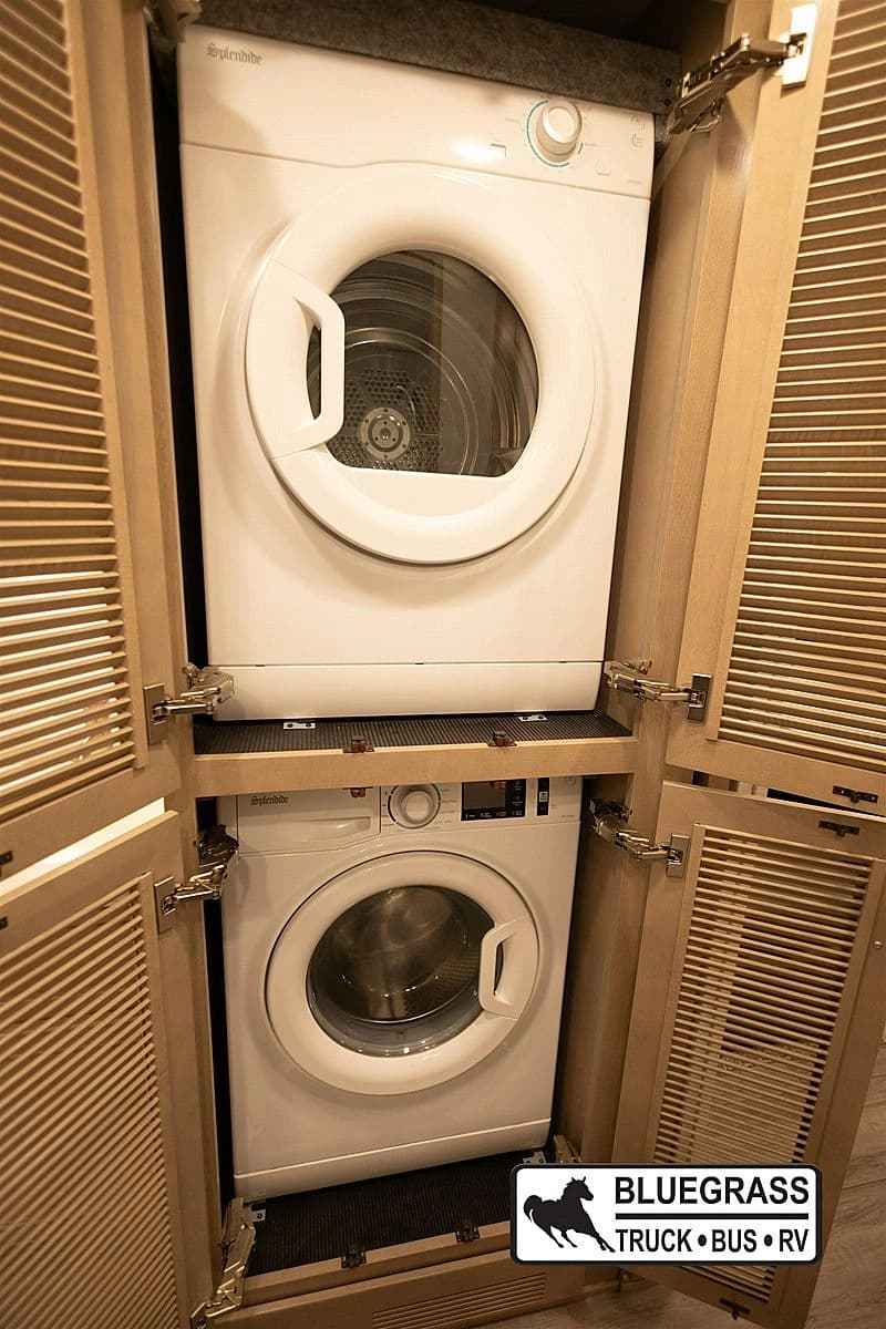 2024 Renegade Verona 36VSB Motorhome - Image 10