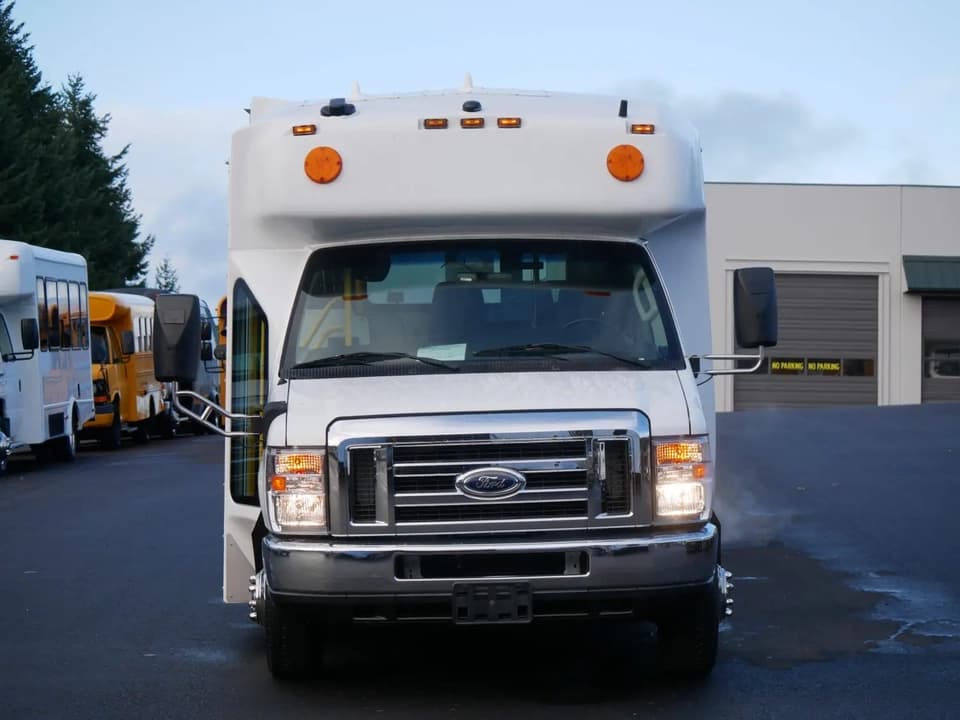 2016 Ford Eldorado ADA Non-CDL Shuttle Bus - Image 10