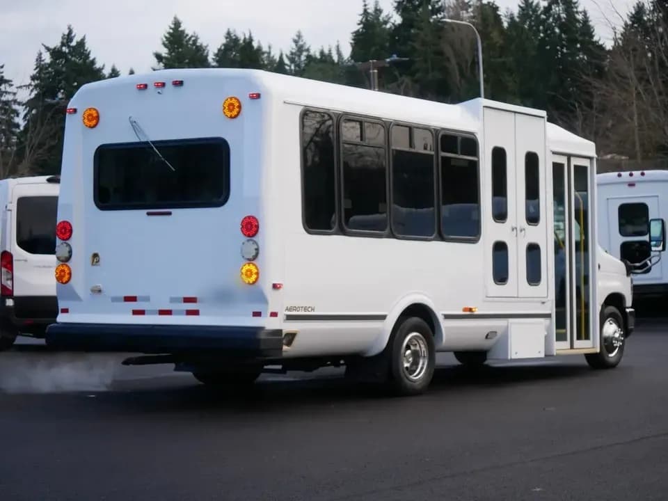 2016 Ford Eldorado ADA Non-CDL Shuttle Bus - Image 2