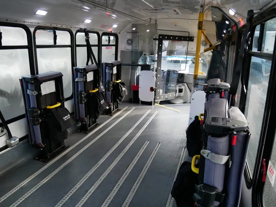 2016 Ford Eldorado ADA Non-CDL Shuttle Bus - Image 7