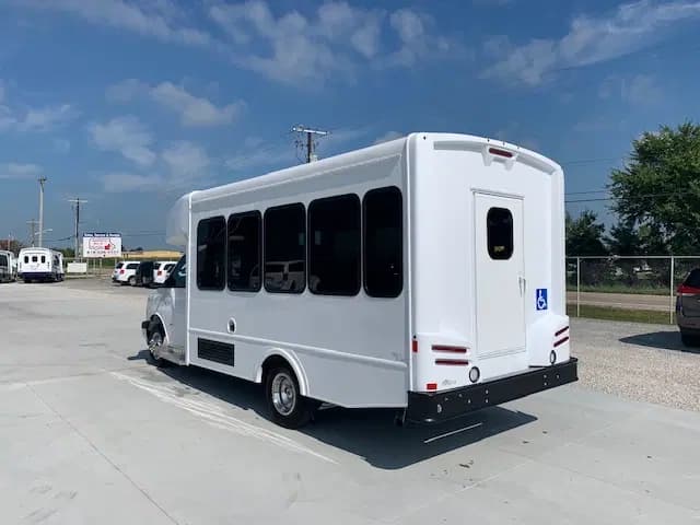 2024 Chevrolet Terra Transit Cutaway - Image 4