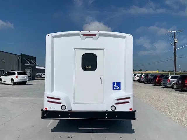 2024 Chevrolet Terra Transit Cutaway - Image 3