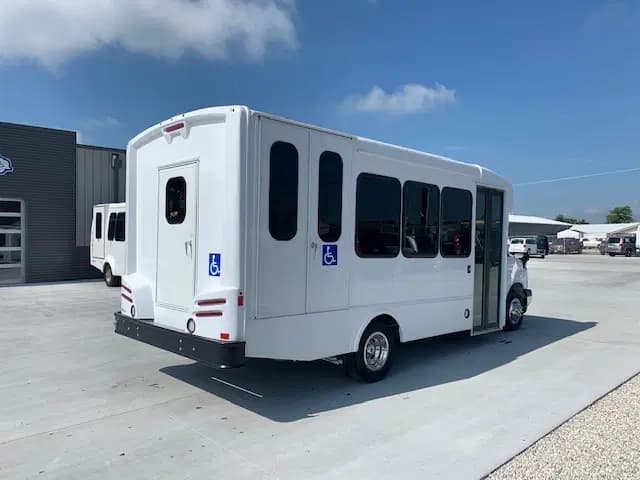 2024 Chevrolet Terra Transit Cutaway - Image 2