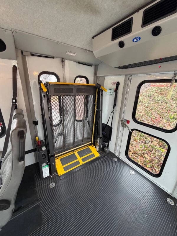 2012 Ford E350 SD ADA Shuttle Bus - Image 13