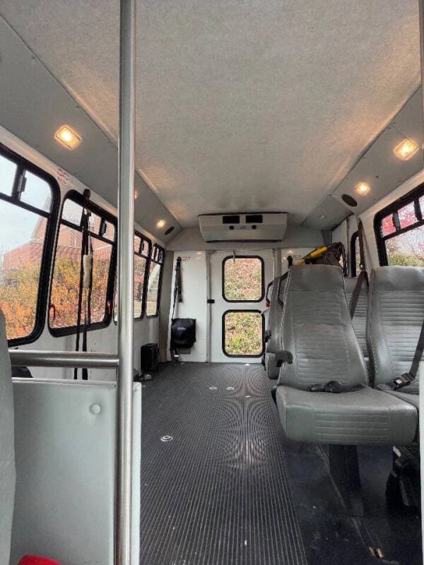2012 Ford E350 SD ADA Shuttle Bus - Image 14