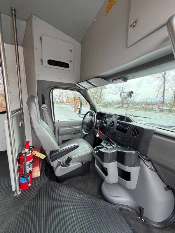 2012 Ford E350 SD ADA Shuttle Bus - Image 20