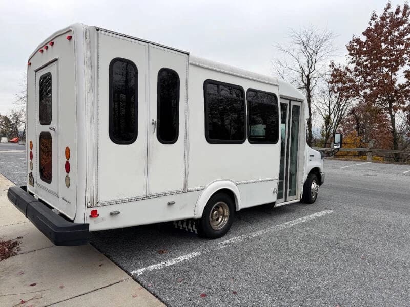 2012 Ford E350 SD ADA Shuttle Bus - Image 5