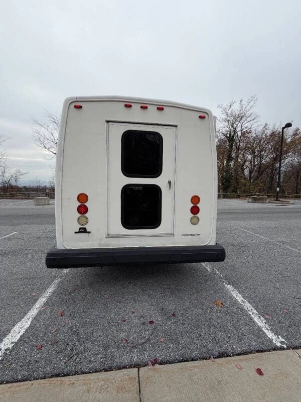 2012 Ford E350 SD ADA Shuttle Bus - Image 7