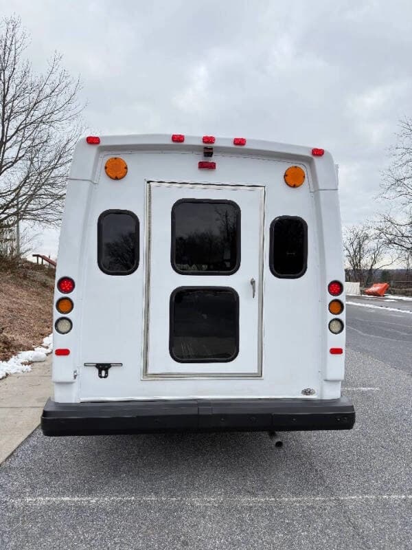2014 Ford E350 ADA Shuttle Bus - Image 5