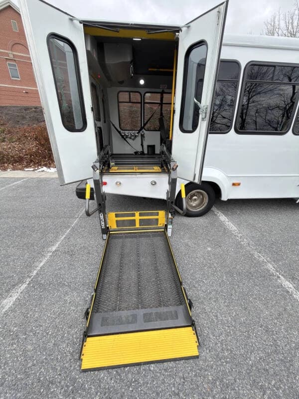 2014 Ford E350 ADA Shuttle Bus - Image 8