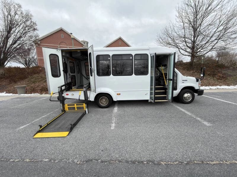 2014 Ford E350 ADA Shuttle Bus - Image 9