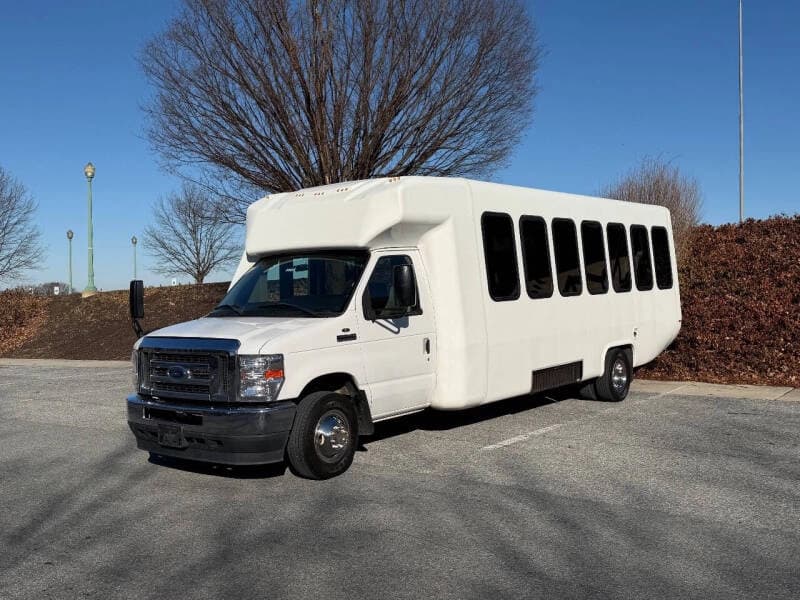 2021 Ford E450 bus
