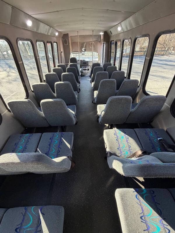 2021 Ford E450 Shuttle Bus - Image 17