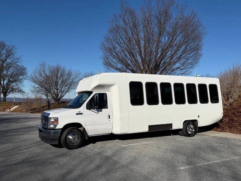2021 Ford E450 Shuttle Bus - Image 3