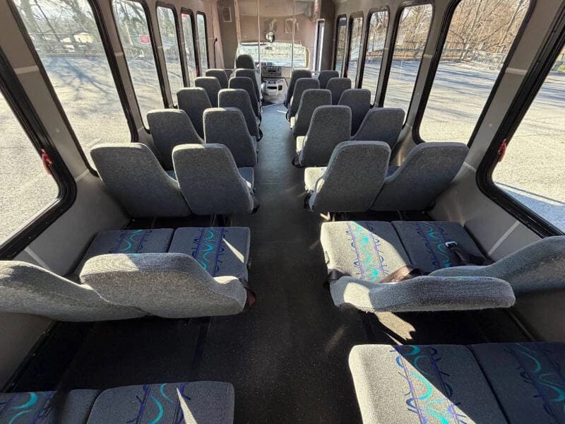 2021 Ford E450 Shuttle Bus - Image 18