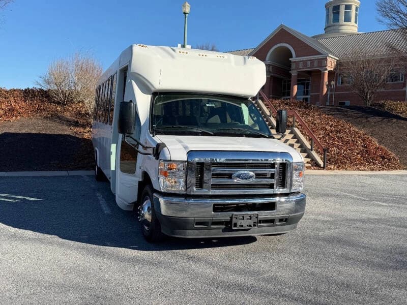 2021 Ford E450 Shuttle Bus - Image 5