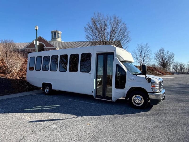 2021 Ford E450 Shuttle Bus - Image 7