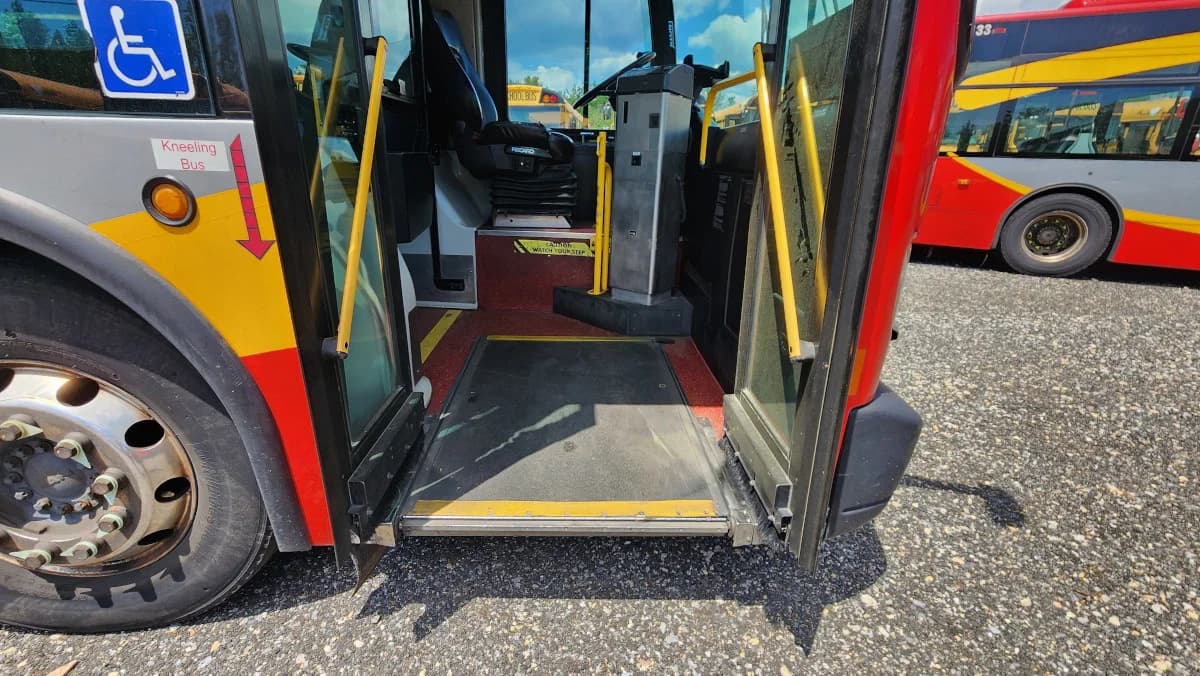 2014 New Flyer XDE40 Hybrid Transit Bus - Image 6