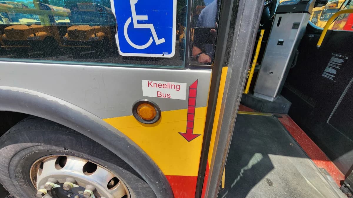 2014 New Flyer XDE40 Hybrid Transit Bus - Image 5