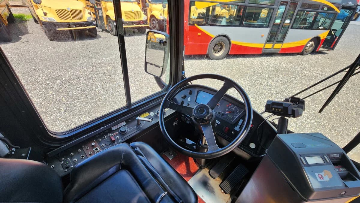 2014 New Flyer XDE40 Hybrid Transit Bus - Image 9