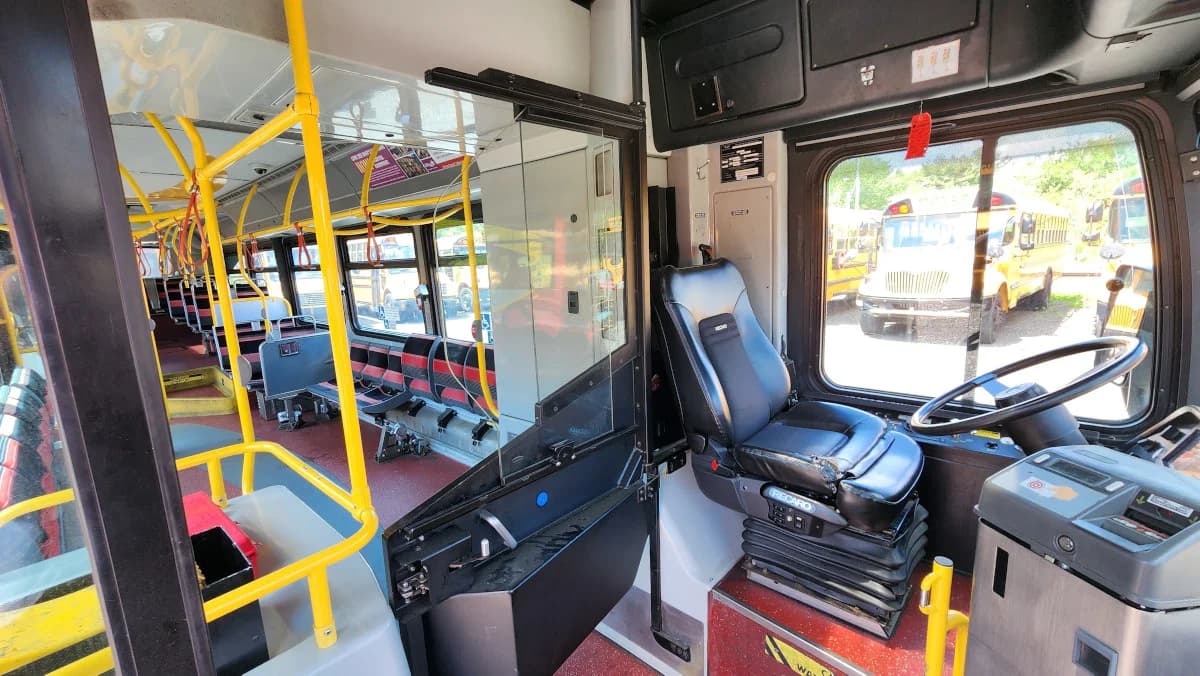 2014 New Flyer XDE40 Hybrid Transit Bus - Image 8