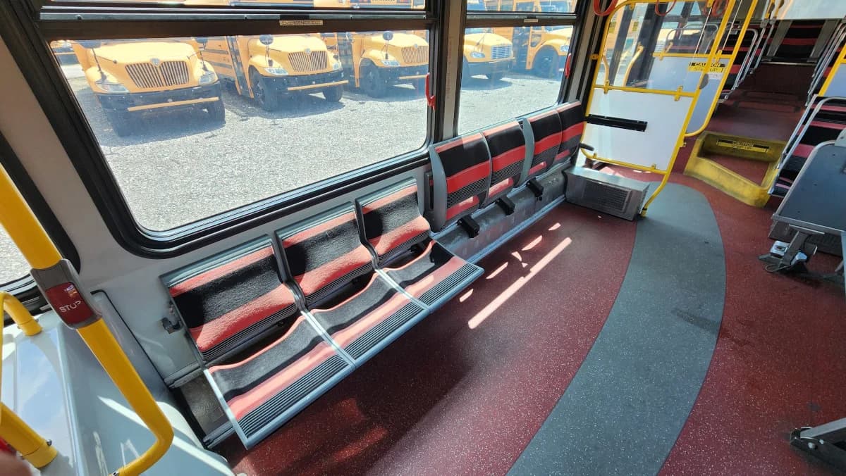 2014 New Flyer XDE40 Hybrid Transit Bus - Image 15