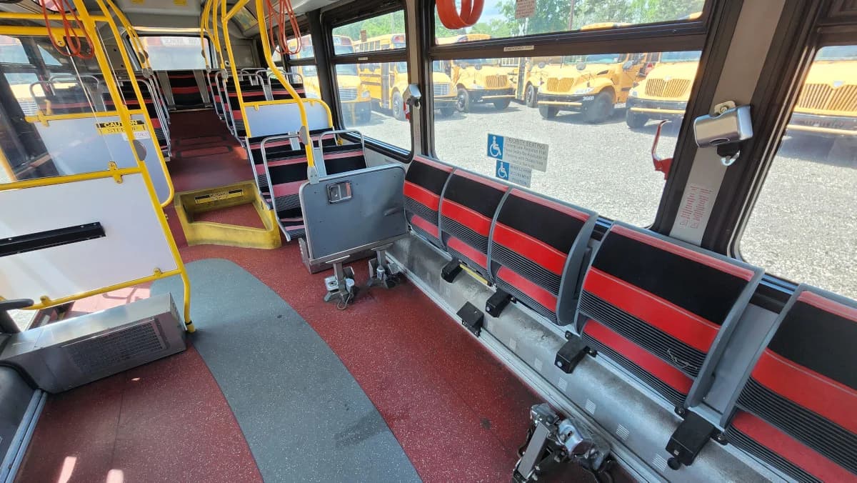 2014 New Flyer XDE40 Hybrid Transit Bus - Image 17